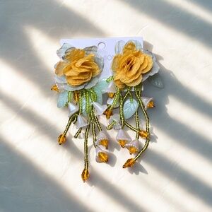 NWOT Fashion Statement Floral Earrings (Pierced)